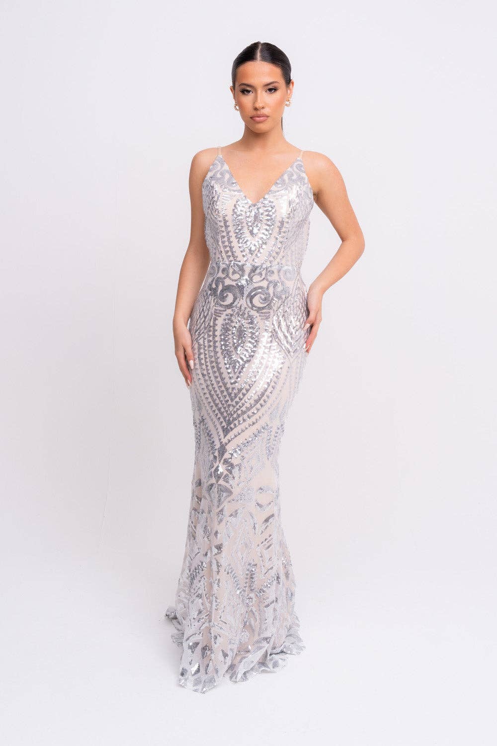 Nazz Collection Clothing Ltd – Großhandel Abendkleid – Damen – Spotlight Silver Luxe Pailletten Meerjungfrau Kleid mit Rückenausschnitt und Fischschwanz5