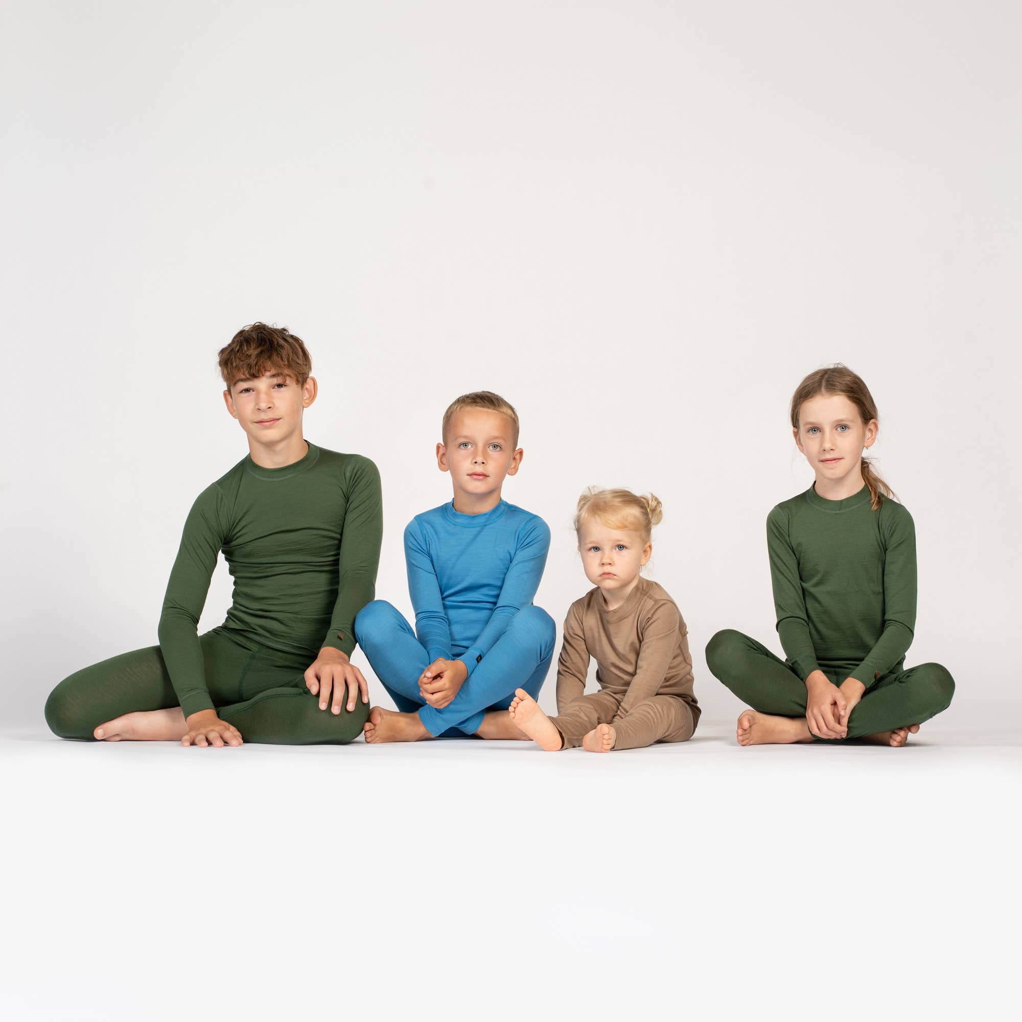 menique - Vendita all'ingrosso Completo top e pantaloncini - Bambini - Set termico bambino in lana merino 100% manica lunga e pantaloni verde scuro3