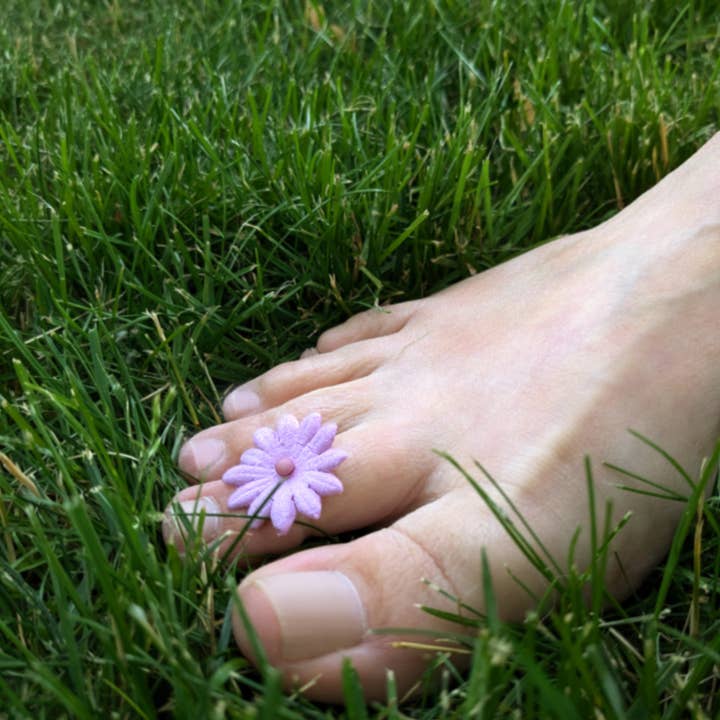 Tåring - 2 stk tåblomster for engroshandel hos Wyoming Creative x Toe Flowers