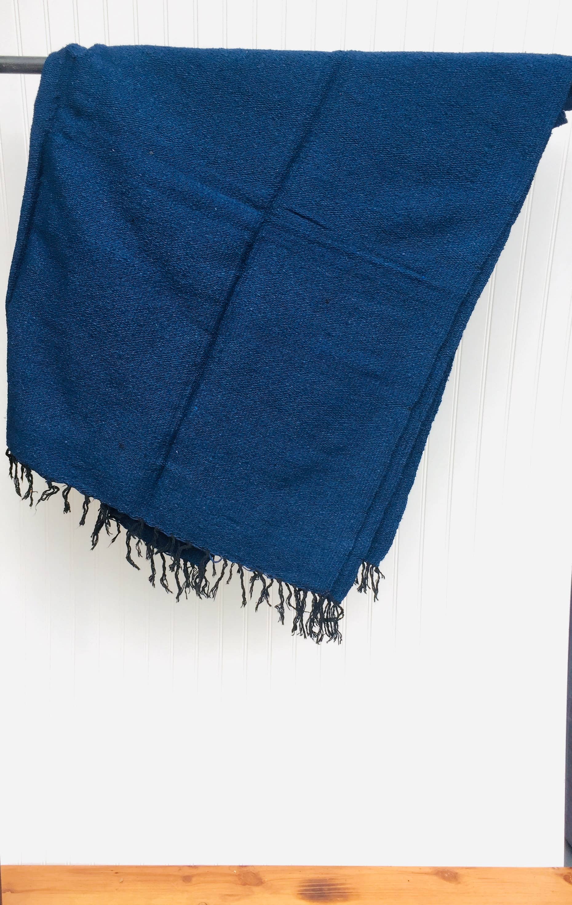 Mahalo Market - Venta al por mayor Mantas de sofá - Manta mexicana sólida con flecos en tonos dorado y beige | Yoga | Mint15