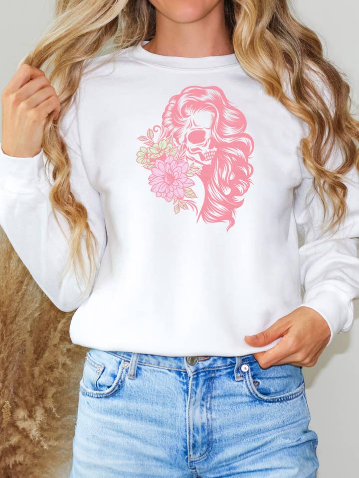 Vacker Pink Skull Graphic Tröja - Vit | Aesthetic Col för wholesale av KOKO + FOX WHOLESALE