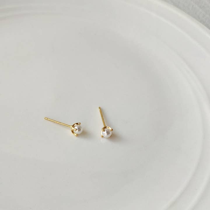 Revelari - Wholesale Stud/Post Earrings - Minimalist Gold Bar Pearl Stud Earrings2