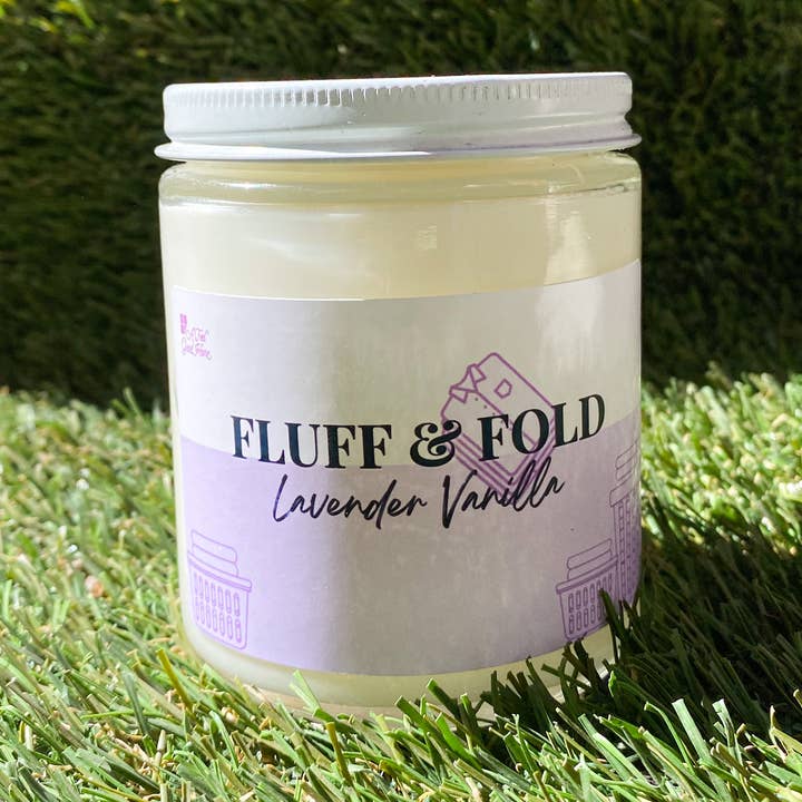 Bougie Fluff & Fold pour la vente par A Feel Good Home