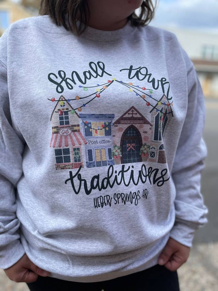 Sweatshirt Small Town Traditions für den Großhandel von Adelle Linen