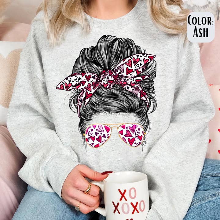 Sweatshirt de la Saint-Valentin Mama Bun pour la vente par The Shirt Company
