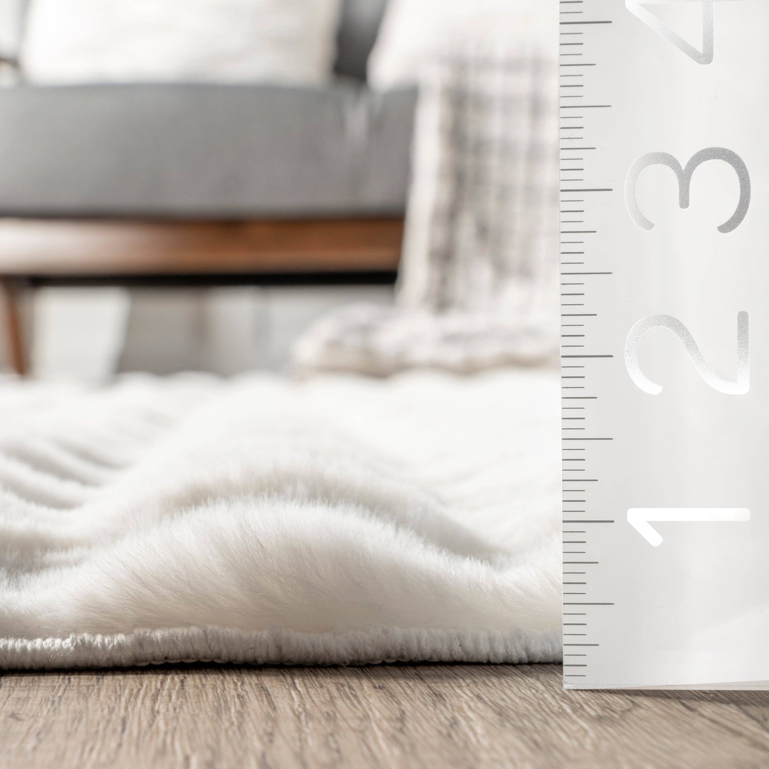 nuLOOM - Wholesale Area Rug - Jeni Solid Faux Rabbit Machine Washable Area Rug1
