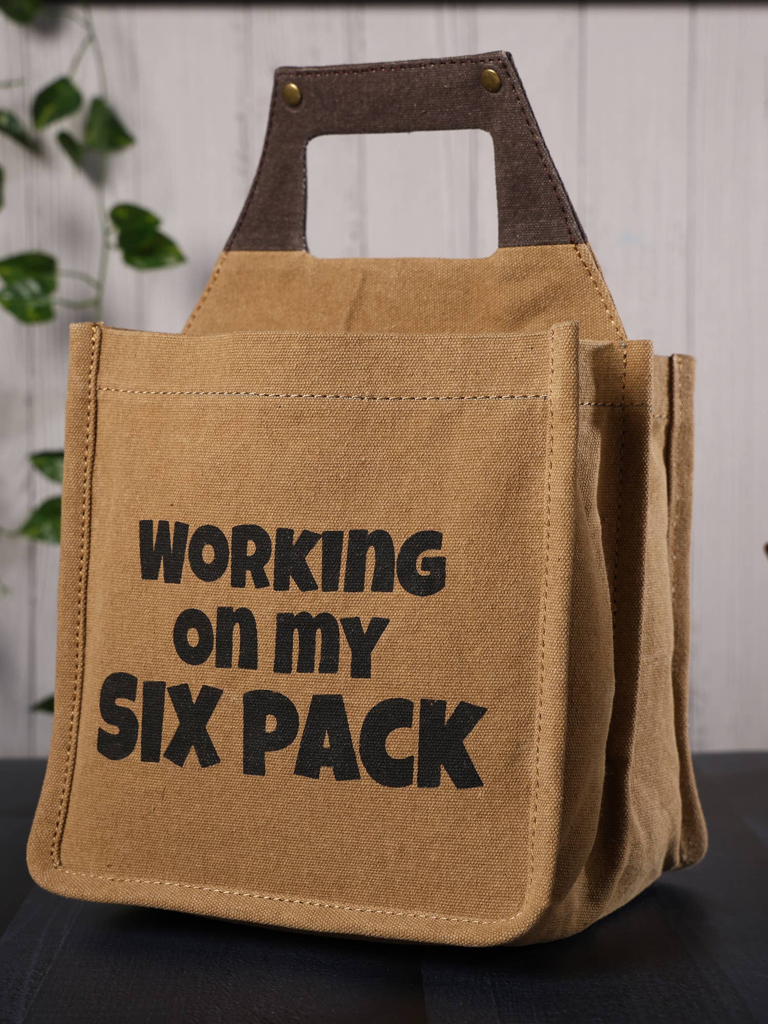 Mona B. – Caddy de cerveja/vinho por atacado – Trabalhando no meu pacote de seis Up-Cycled Canvas Beer Caddy M-6549