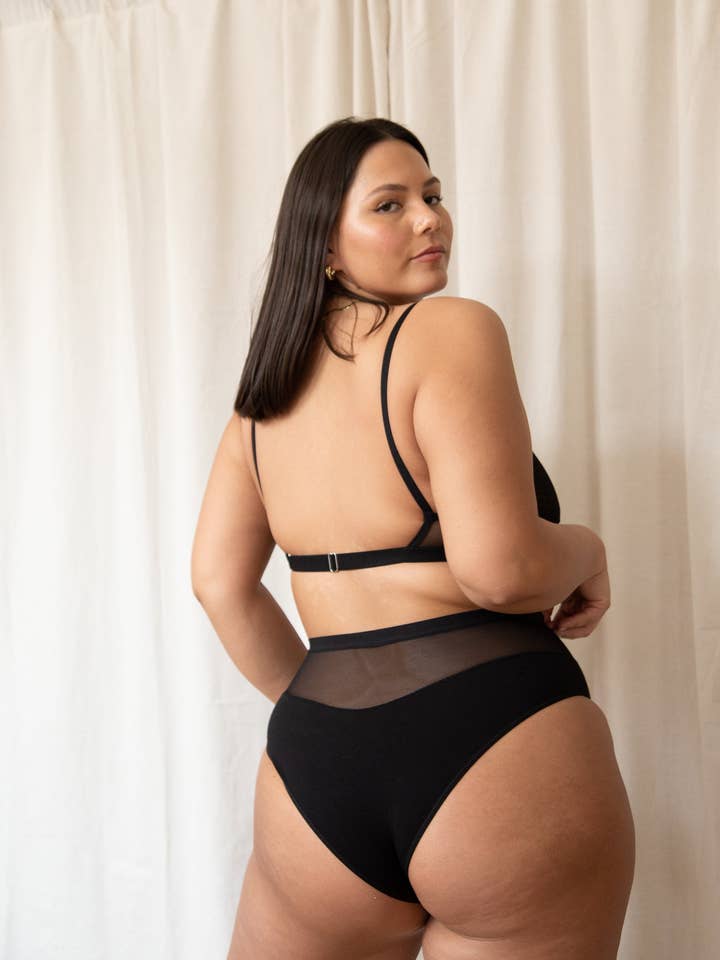 Bikini taille haute Logan en noir pour la vente par MARY YOUNG