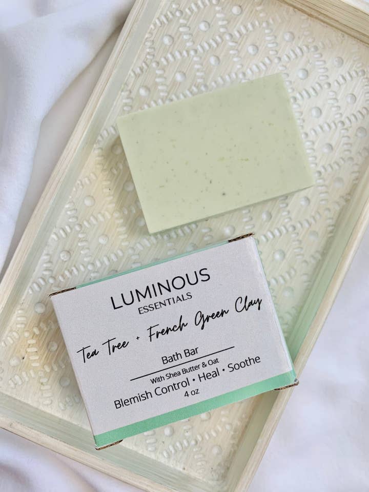 Barre de bain en argile verte française avec arbre à thé pour la vente par Luminous Essentials