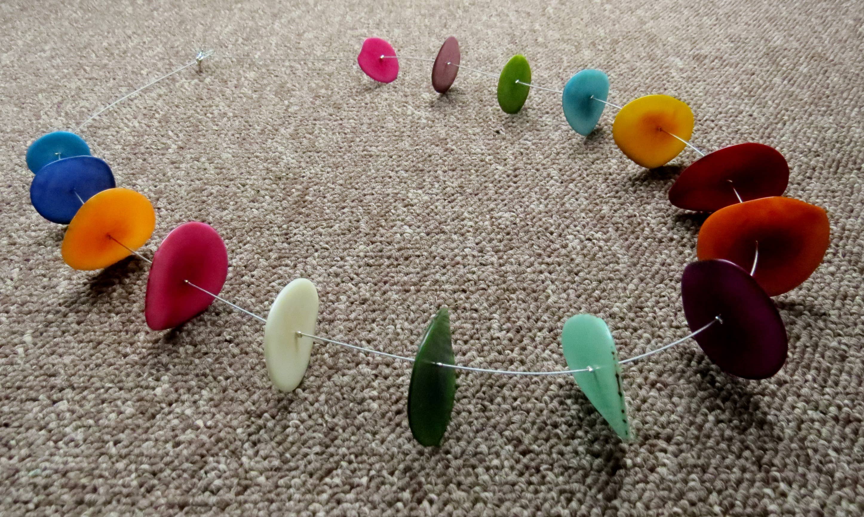 Ans Designs – wholesale Beaded/pearl necklace – Crossed petals5