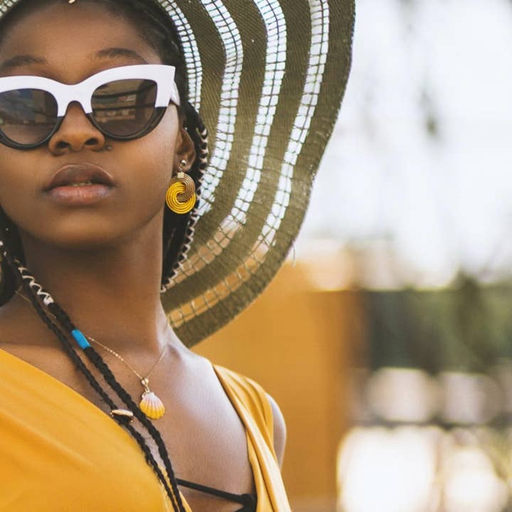 Ora - Wholesale Dangle Earrings - Infinito floor3