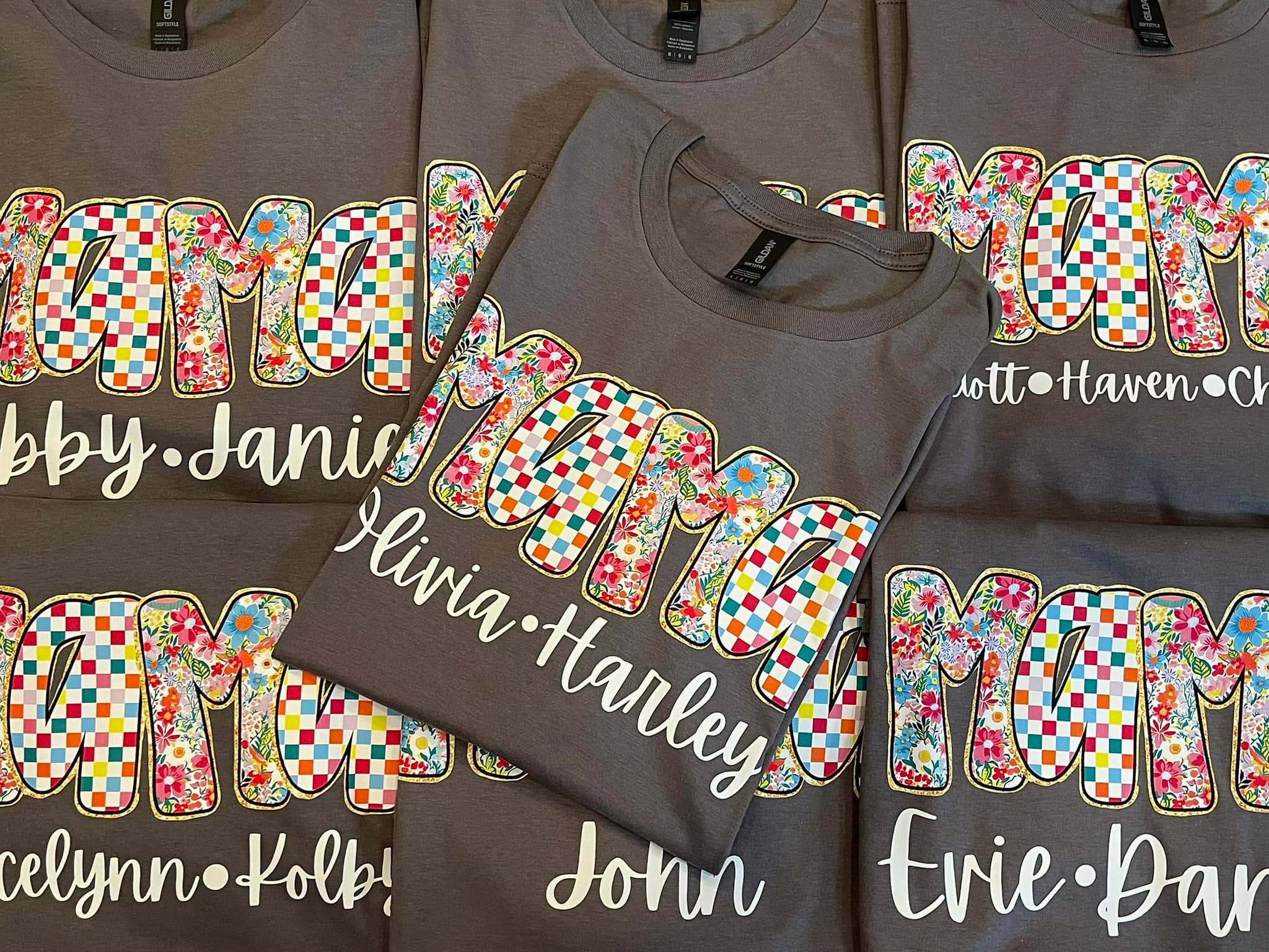 Lasting Impressions CT - Vente T-shirt sérigraphié – femme - T-shirt Mama Personnalisé – Personnalisé avec les Noms de Vos Enfants0