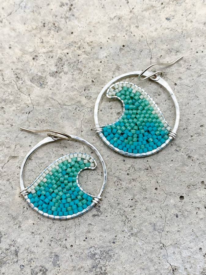Boucles d'oreilles Little Wave pour la vente par Naomi Star Designs