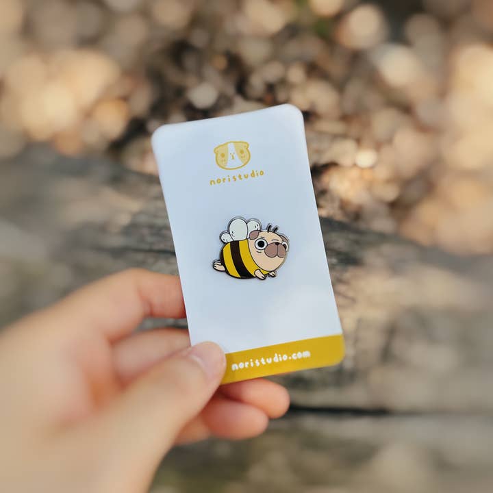 Noristudio - Wholesale Lapel Pin/Button - Black Nickel Plated Pug Bee Enamel Pin