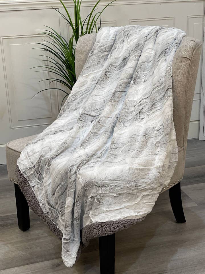 Highgrove Savona Grey Faux Fur Polyester Throw Blanket for wholesale by Elite Home Fashions