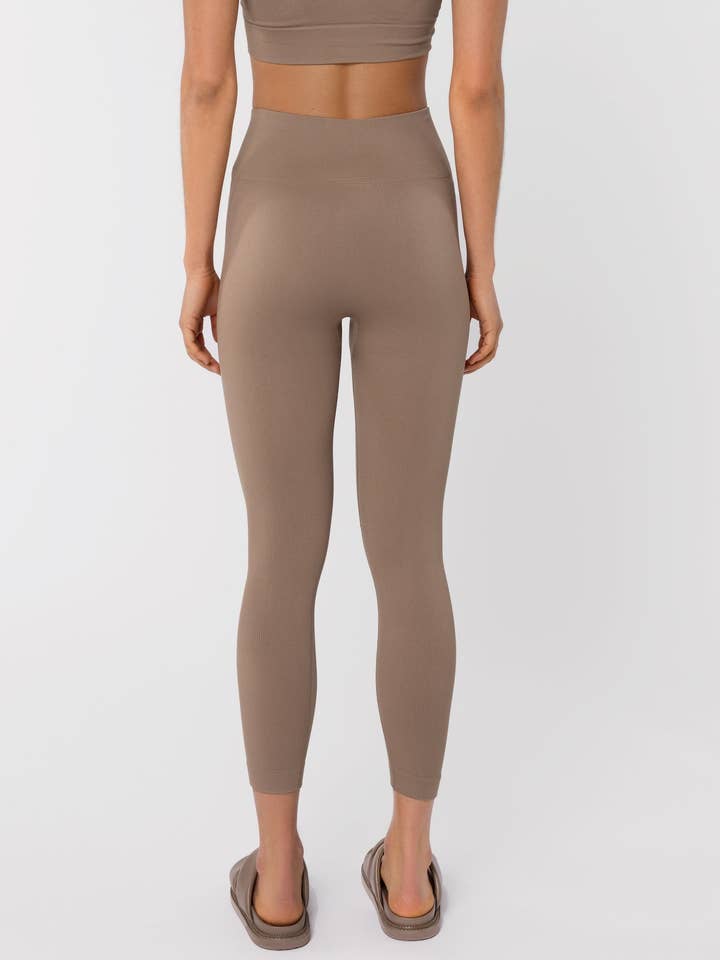 Nicky Kay - Wholesale Athletic/lounge leggings – Women's - Seamless Leggings - Taupe3