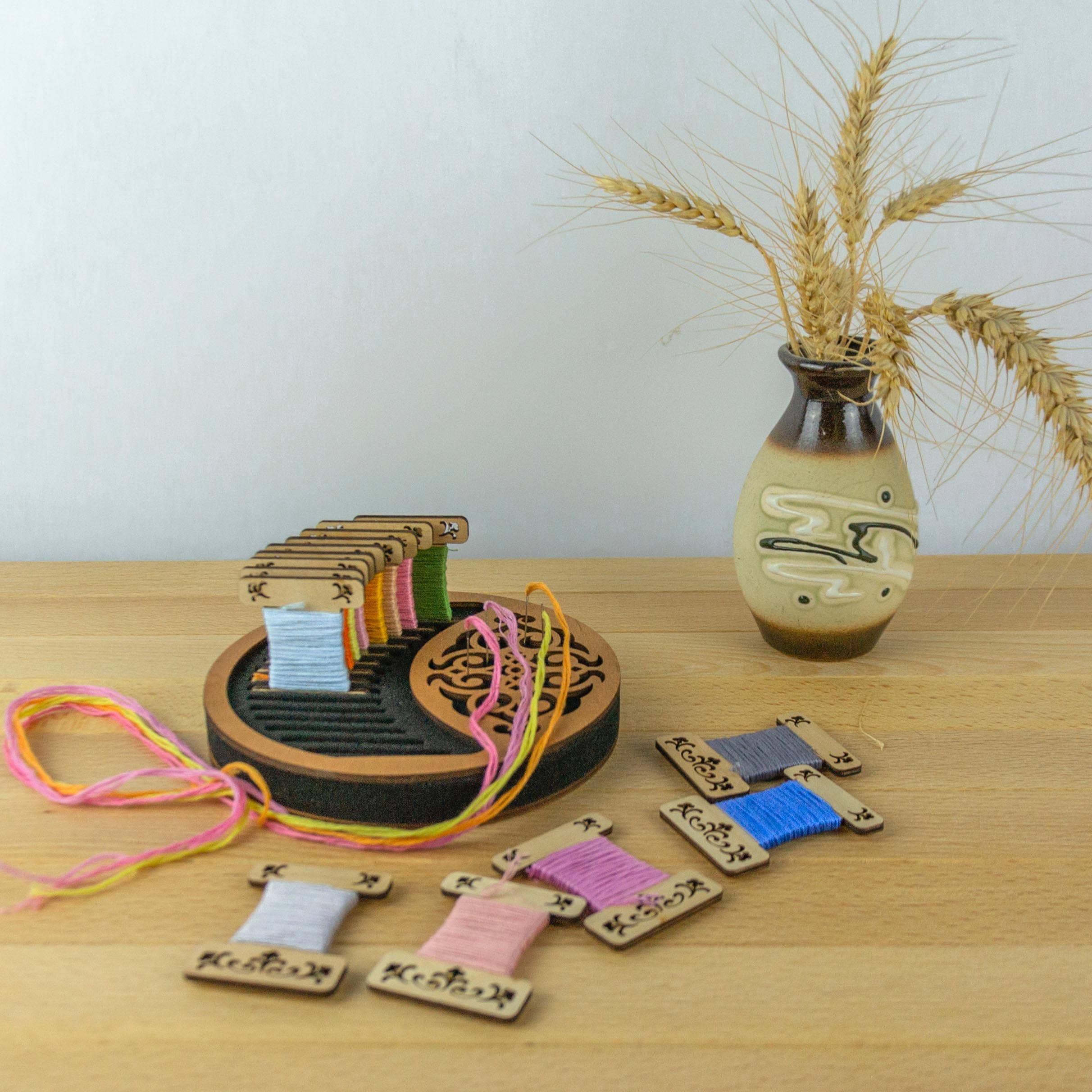 Embroidery craft - Wholesale Craft Supplies - PB-018-img-4 Foam stand for wooden, acrylic and other bobbins (spools) thickness 3mm0