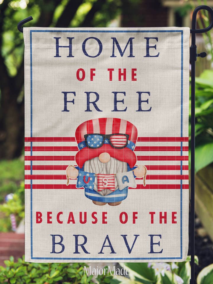 Bandiera da giardino - La casa dello gnomo americano gratuito per la vendita all'ingrosso da parte di MajorMade Design Co