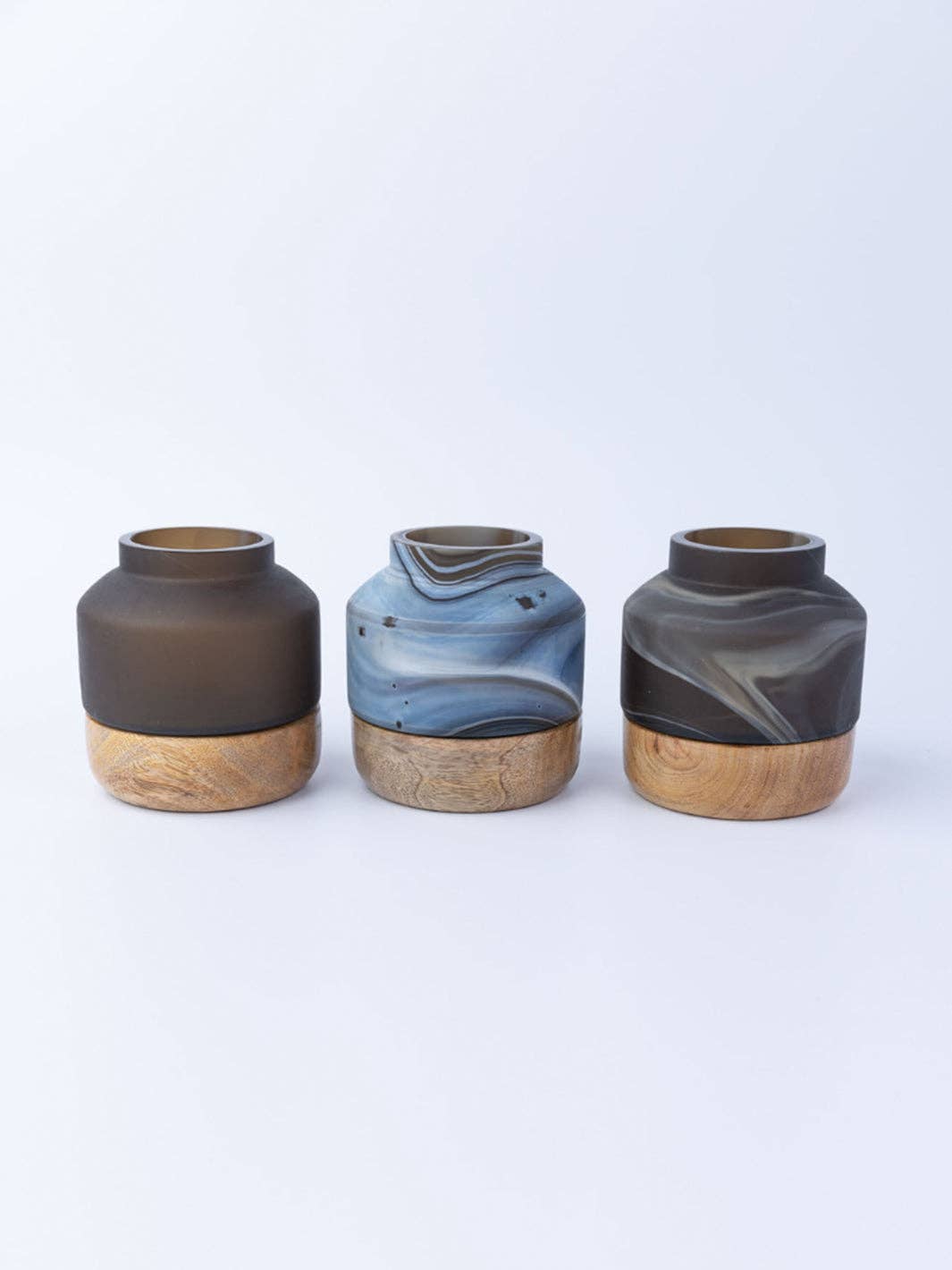 House of Roya Ltd – wholesale Vas – Djup Rök Vas med Träbas - Liten1