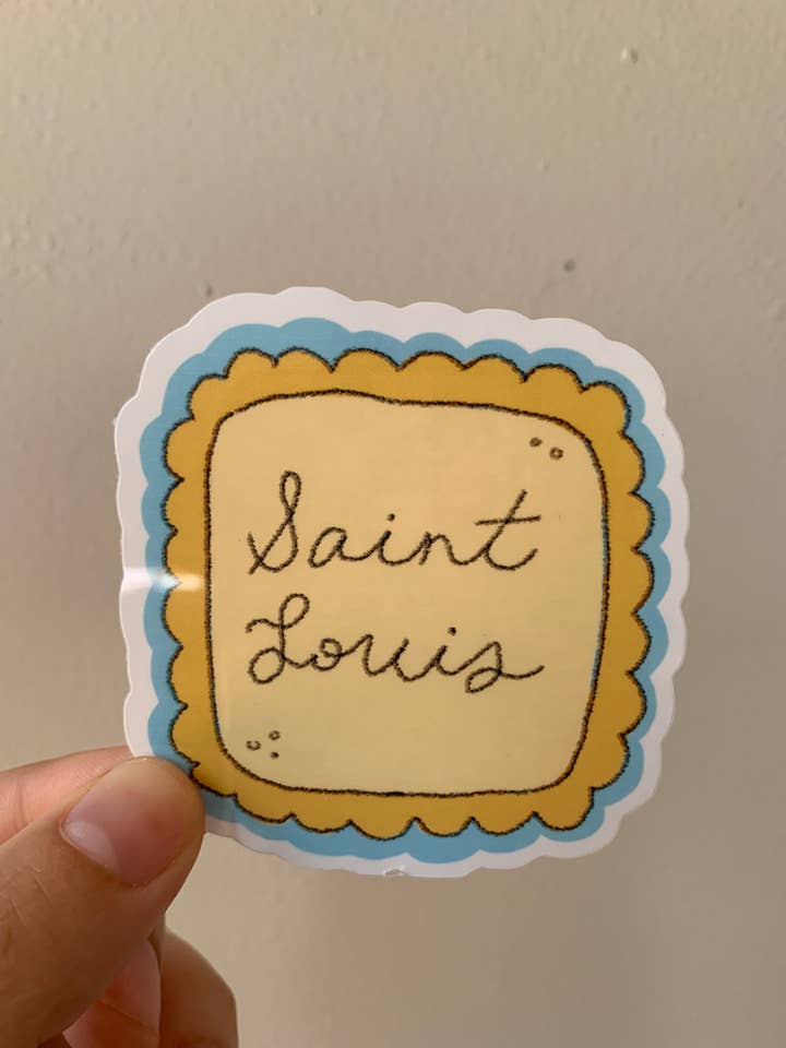 Autocollant en vinyle imperméable St. Louis Toasted Ravioli pour la vente par Frankie Blue