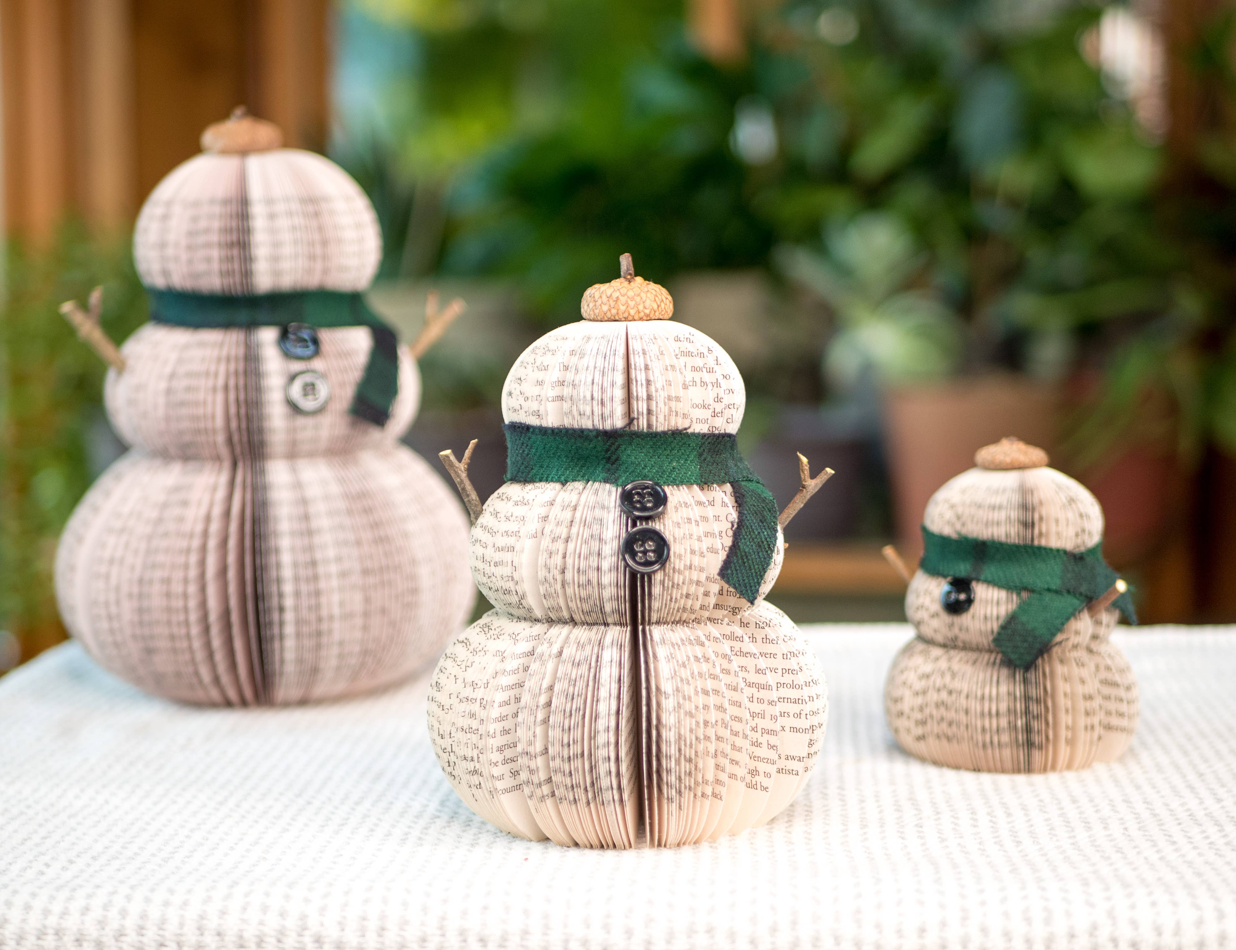 Root To Vine – wholesale Christmas decoration – Christmas Decor Book Snowman-Handmade Holiday Book Gift2