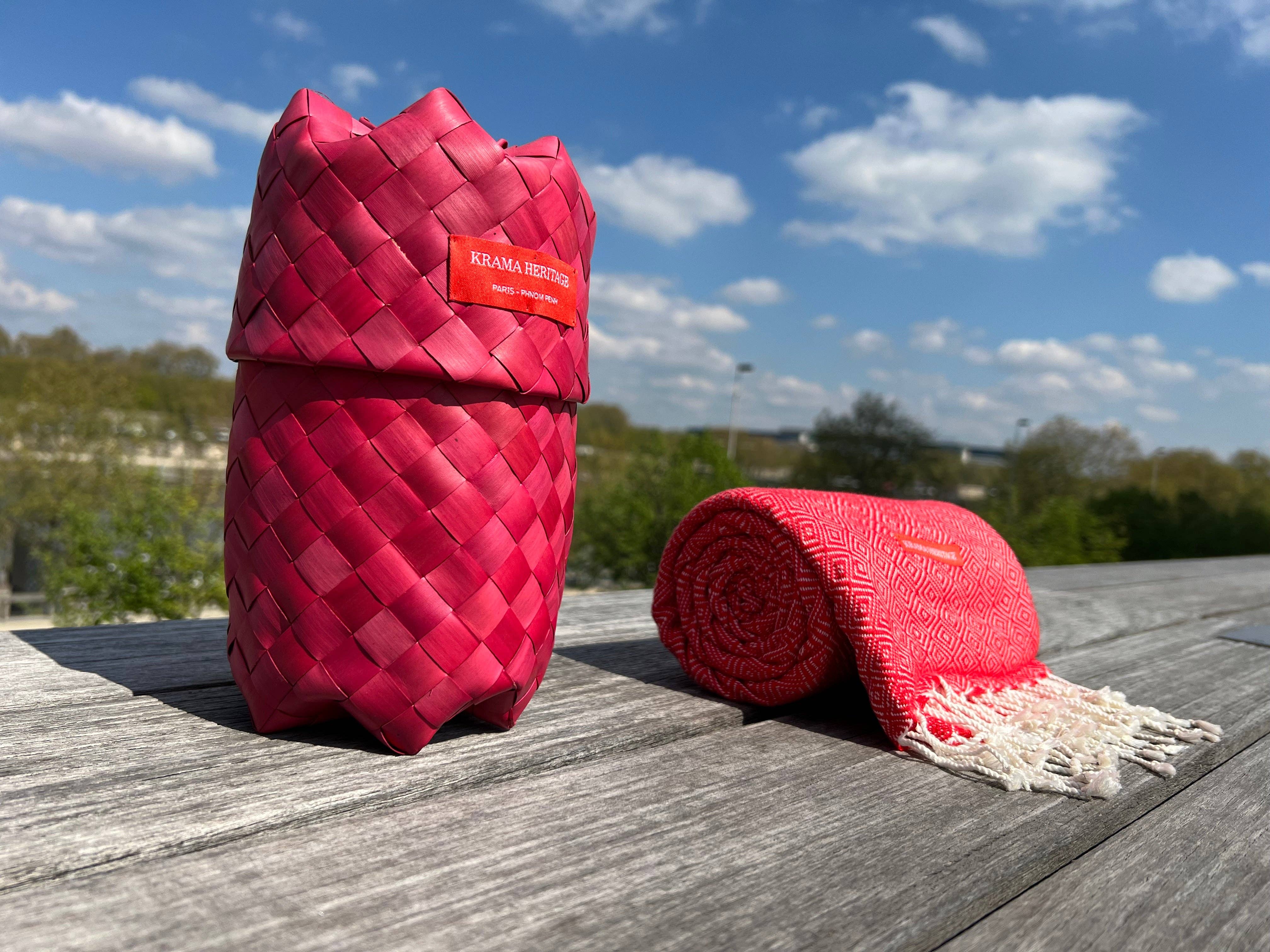 Krama Heritage - Vendita all'ingrosso Sciarpa - Donna - Il Grande Krama Caldo Spesso Rosso Papavero nella sua custodia in foglia di palma - Donna4