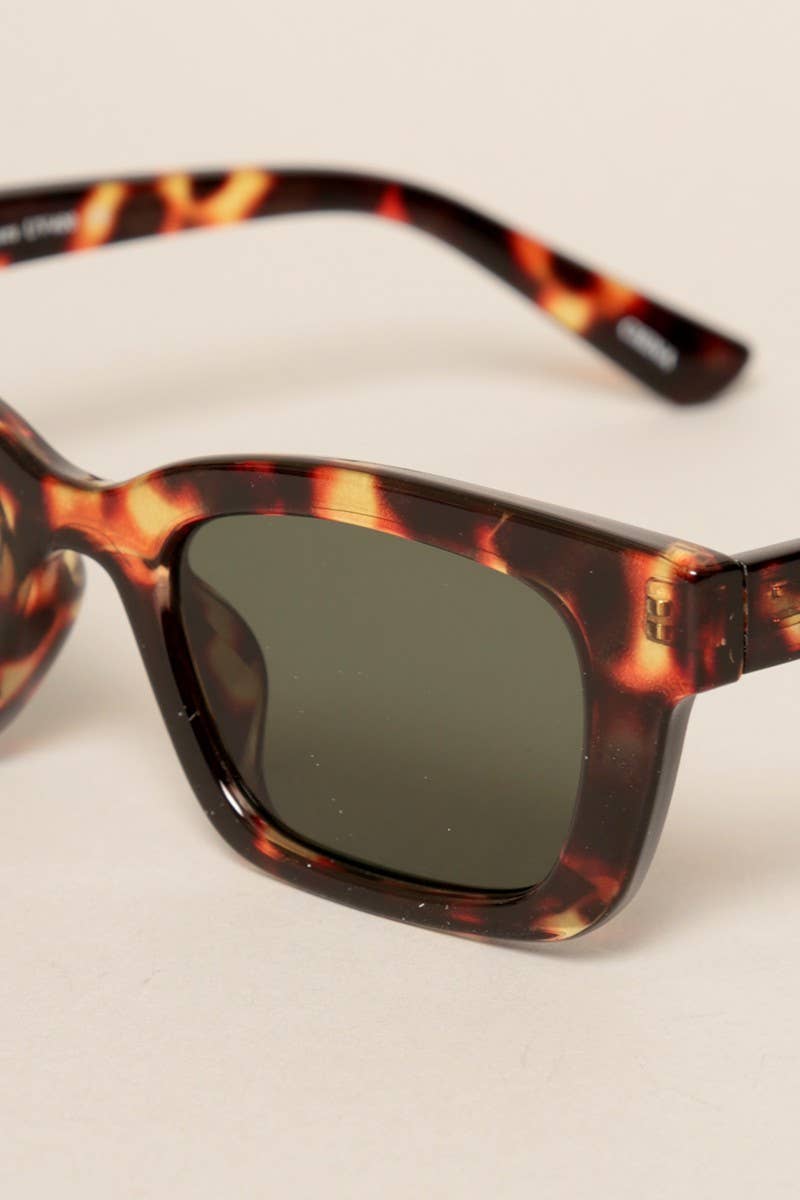 12 BLANDADE FÄRG Solglasögon för kvinnor med rektangulärt bågformat glas för wholesale på Faire9