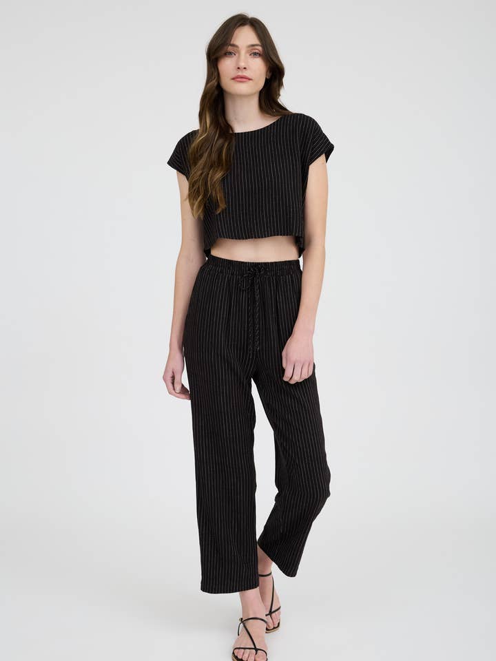 Blu Pepper - Wholesale Blouse - Dames - PINSTRIPE ACHTERKNOOP KORTE MOUW LINNEN TOP13