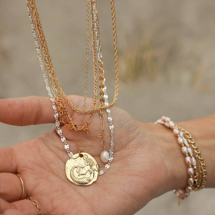 True by Kristy Jewelry - Vente Colliers à pendentif - Collier doré Nori Mermaid Beach