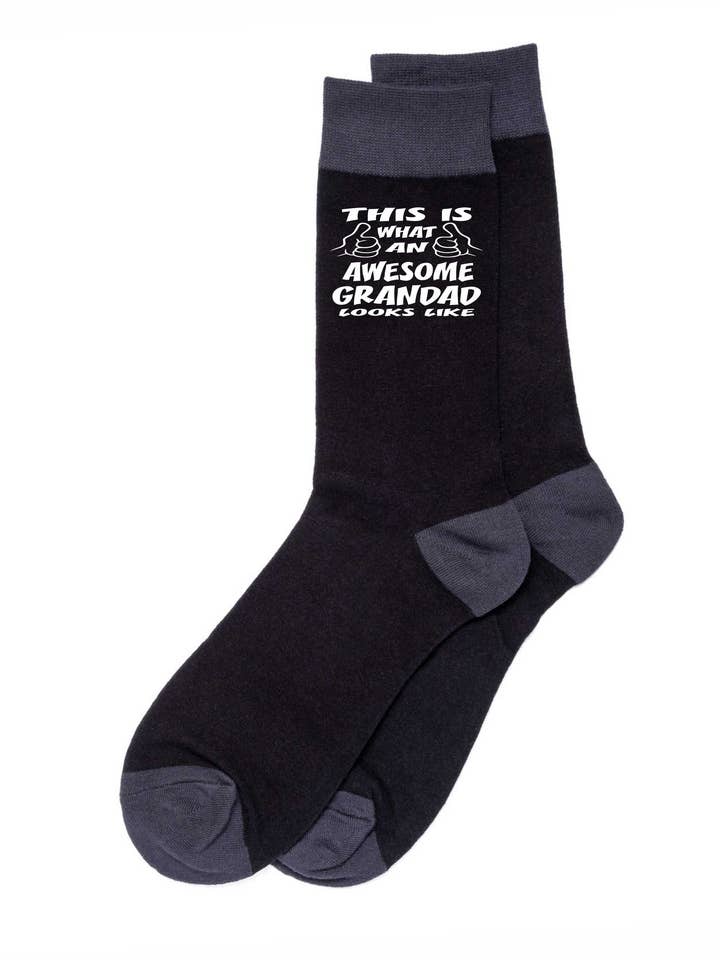 Calzini Divertenti da Uomo Neri con Scritta "Nonno Fantastico" - Regalo per Nonni per la vendita all'ingrosso da parte di Print4U