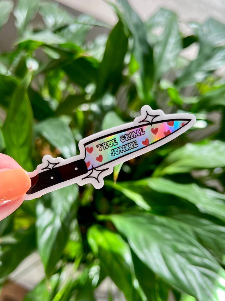 True Crime Junkie Holografisk klistermärke 3x0.9 i. för wholesale av taelormade