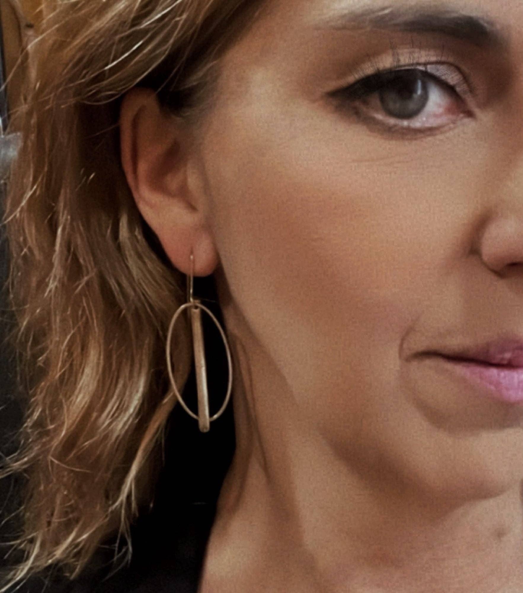 Gloria Mago - Wholesale Hangende/ronde oorbellen - CatEye oorbel in goud1