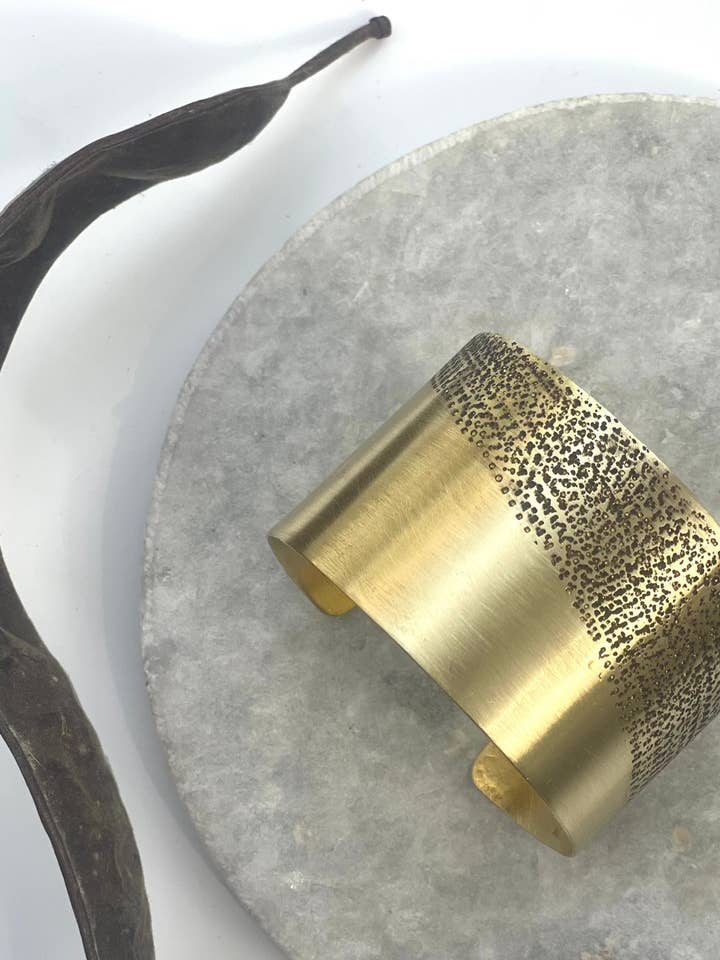 Brazalete de latón texturizado para venta al por mayor de Modern Madini