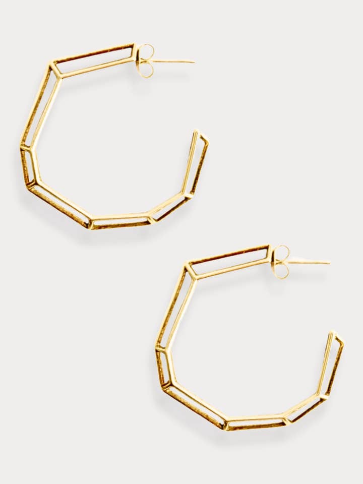 18K verguld messing „Strength Hoops” in medium voor wholesale door Cassondra Justine
