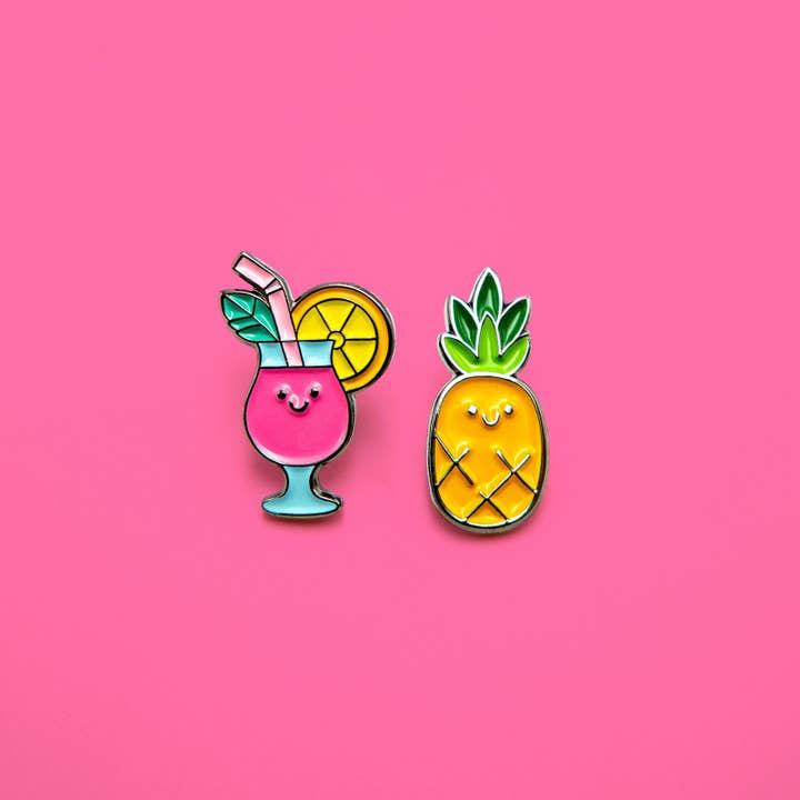 Mini ananas en cocktail zachte emaille pin - kleine bordvuller reversspeld voor wholesale door Leon Römer Illustraties