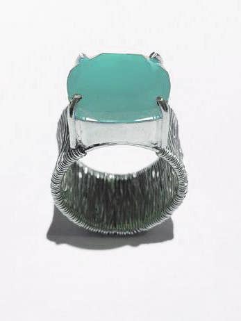 Italiaanse trapladder met stenen ring Aqua chalcedoon voor wholesale door Sikara & Co.