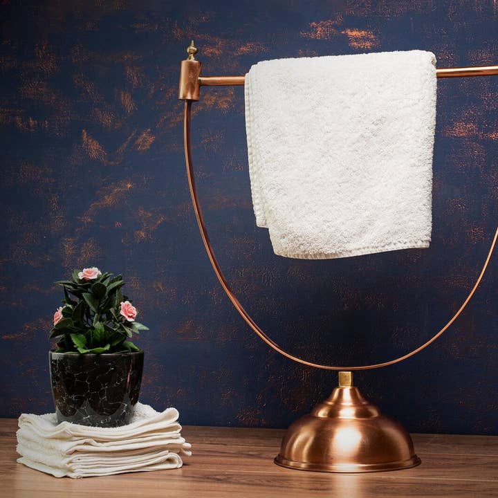 Porte-serviettes en cuivre fait main | Barre suspendue en cuivre pour salle de bain et cuisine | Décoration de maison vintage en cuivre de ferme pour la vente par ALFIQ Copper