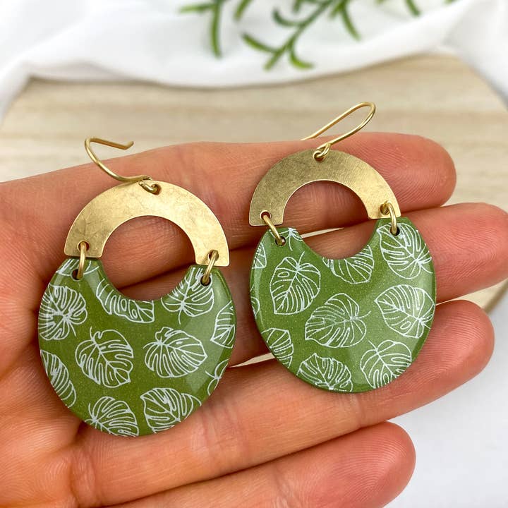 Light Shine - Wholesale Dangle Earrings - Monstera Leaf Dangle Earring | Green Spring Clay Drop |Plant10