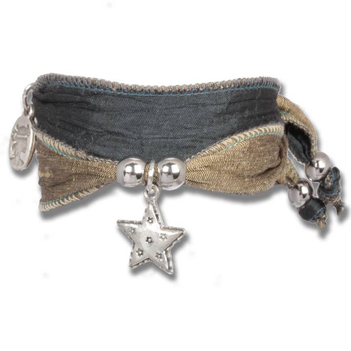 Olive Grey Starseed - Indisches Vintage-Armband aus Sari-Stoff für den Großhandel von Anísch de la Cara