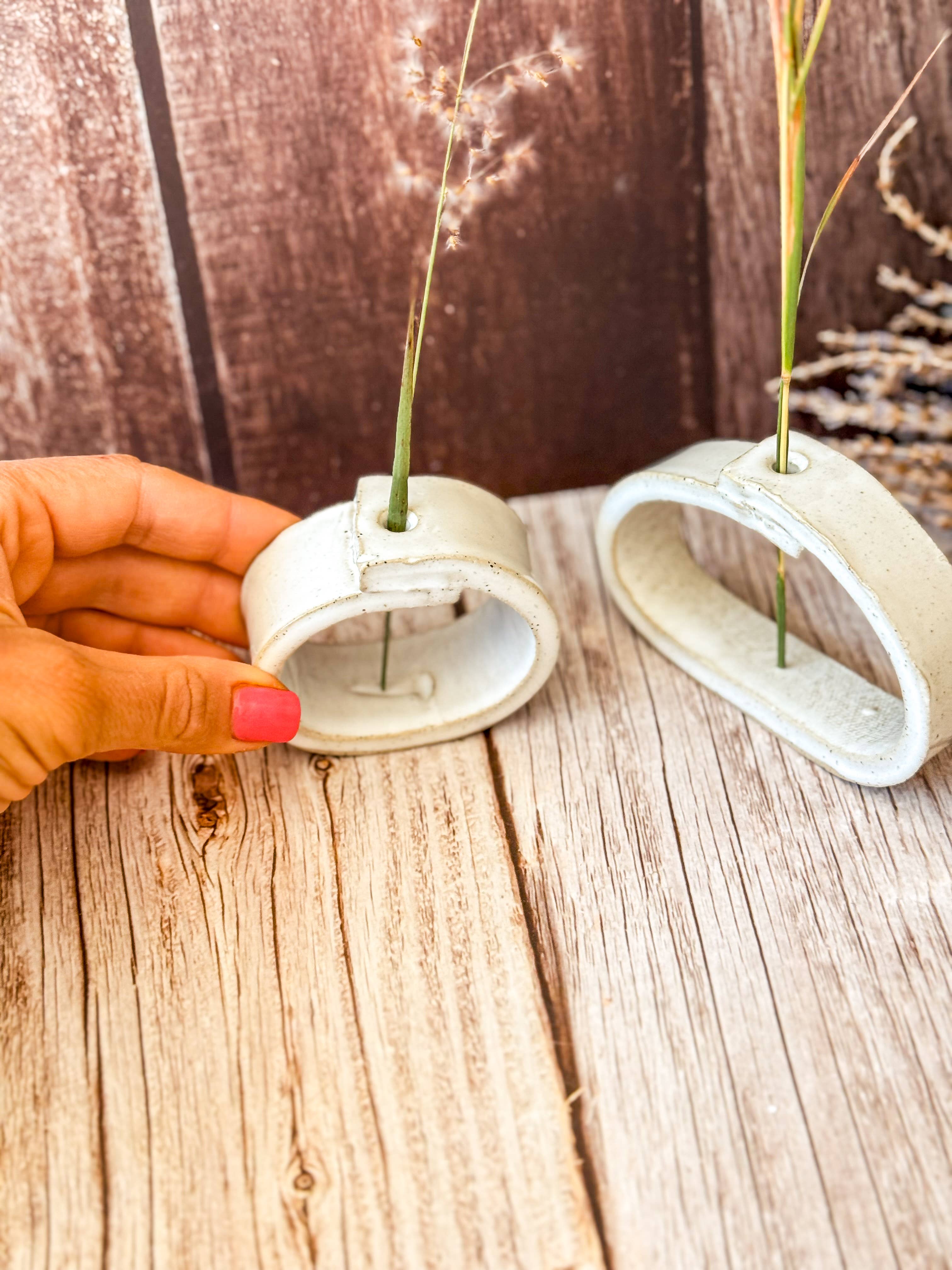 Wolf and Clay Pty Ltd - Vente Assiettes/plats/bols de décoration - Support Floral Décoratif en Céramique - Boucle2