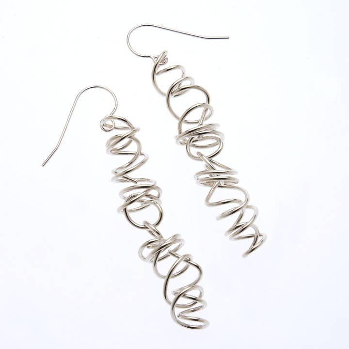 Boucle d'oreille en fil enroulé double pour la vente par Rina Young Jewelry