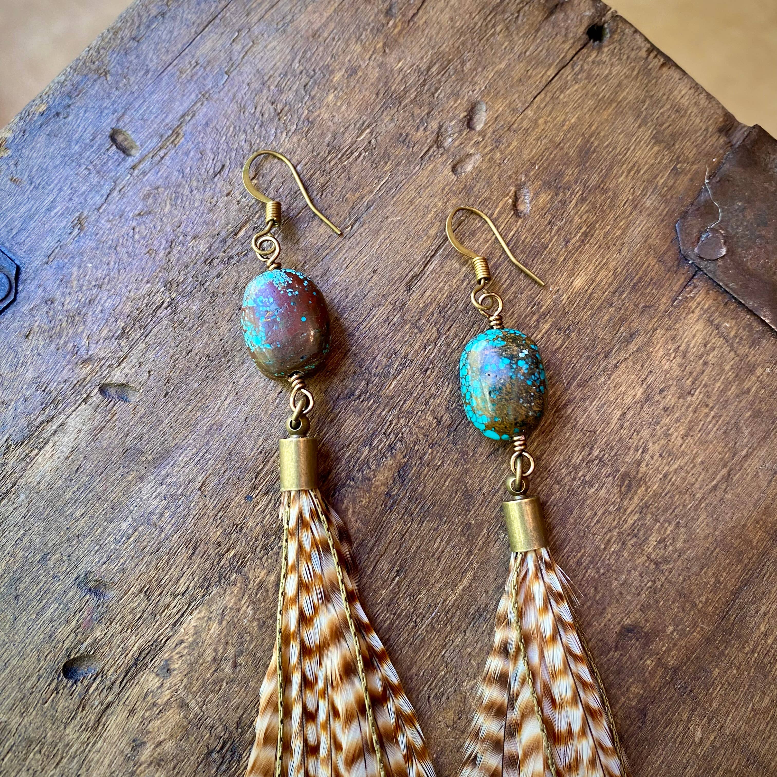 ASTALI - Venta al por mayor Pendientes de borla - Pendientes de plumas largas y turquesas, diseño Ginger Grizzly, estilo western7