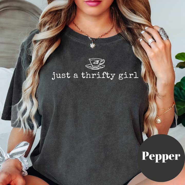 Apenas uma T-shirt Confortável de Rapariga Económica Tamanhos Pequeno-4XL e Tamanhos Grandes em Várias Cores - Estilo Avó por atacado de Epic Life - Designed