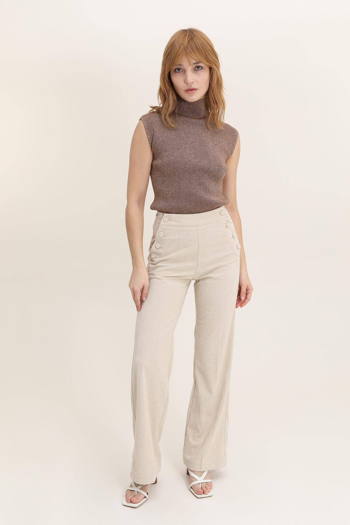 LULUMARY – Großhandel Trainings-/Jogginghose – Damen – Cordhosen P946 mit weitem Schnitt und hoher Taille8