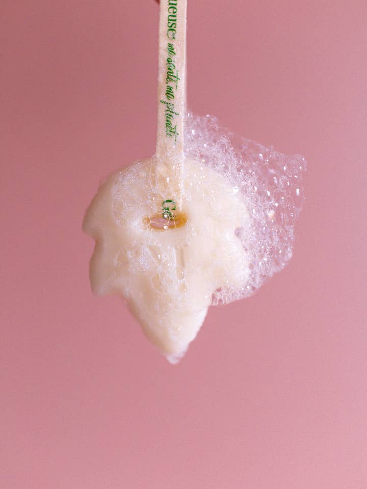 Organic hypoallergenic solid shower gel for wholesale by Respectueuse