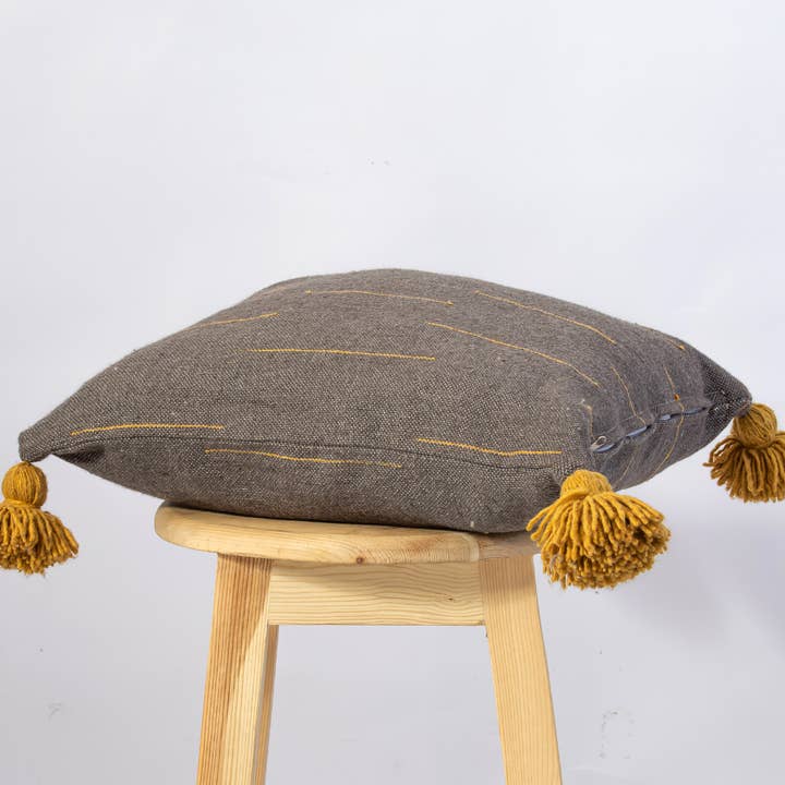 woolsouk ( We handle U.S. import procedures for you ) – wholesale Dekorativ kudde – Marockansk kudde-handgjord kudde-kasta kudde-grå ochsenap1