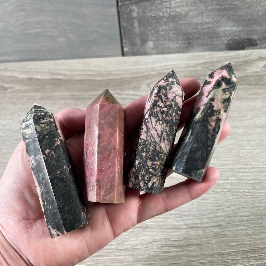 Keystone Crystals – wholesale Andlig sten/kristall – Gemstenskristall Obelisker 85–113 g | Grossist Kristalltorn Presentbutik37