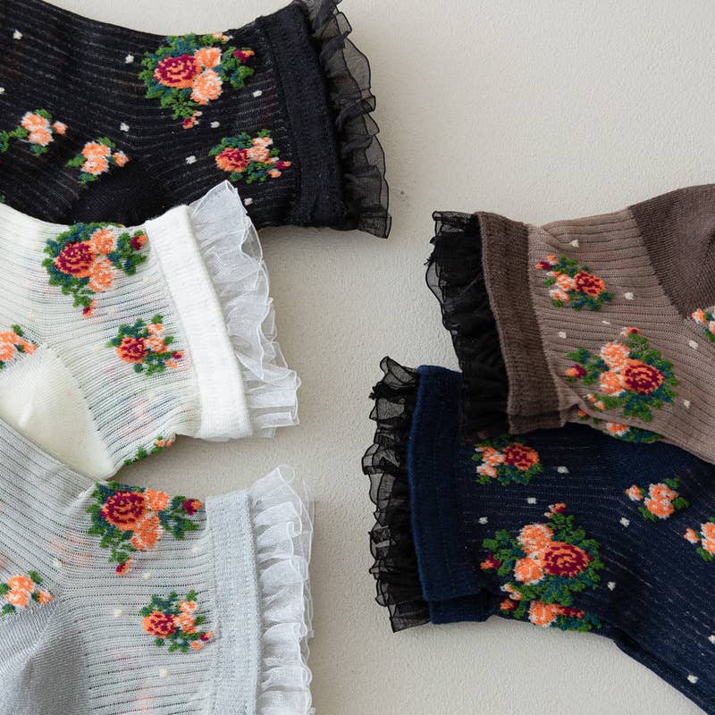 Tourtiwi - Vente Chaussettes – femme - Petite chaussette courte en dentelle noire et blanche respirante et fine7