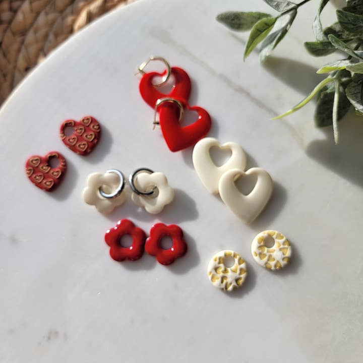 Valentijnsdag charme oorbellen voor wholesale door Cayenne and Cake