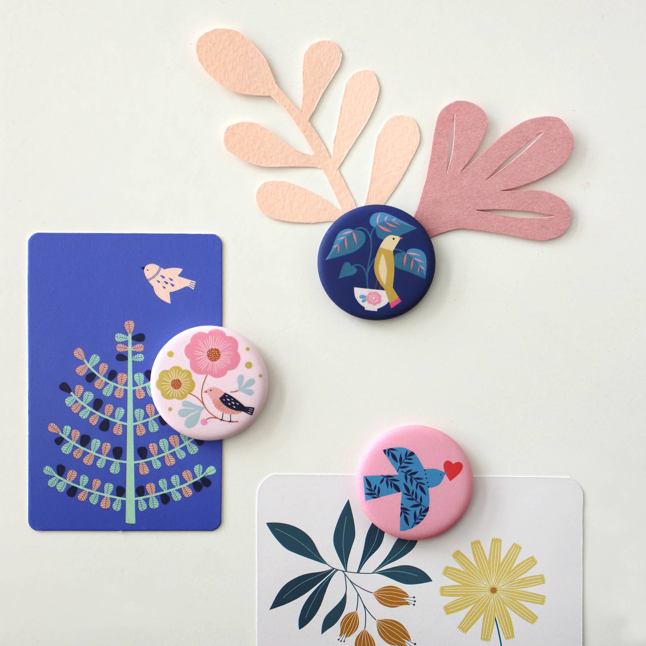 mini labo - Vendita all'ingrosso Calamite - Set di 3 magneti tondi con motivi di uccelli1